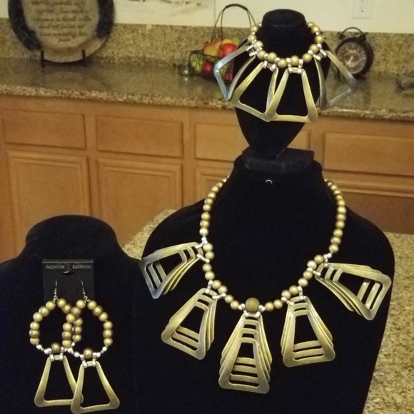 Meet your Posher Gennine Francis. - Picture 7 of 8